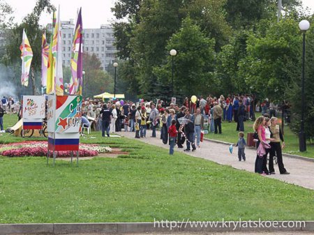 Где в Крылатском проводить праздник, посвященный Дню России?