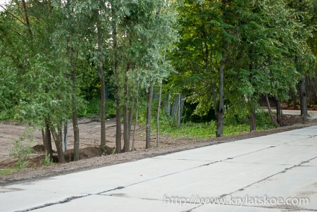 ФОТОРЕПОРТАЖ: строительство дороги к новому байк-центру Ночных волков в Крылатском продолжается