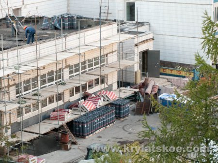 БЛИЦ: начата реконструкция здания бывшего ДЕЗа по адресу Осенний бульвар д. 5 к .4